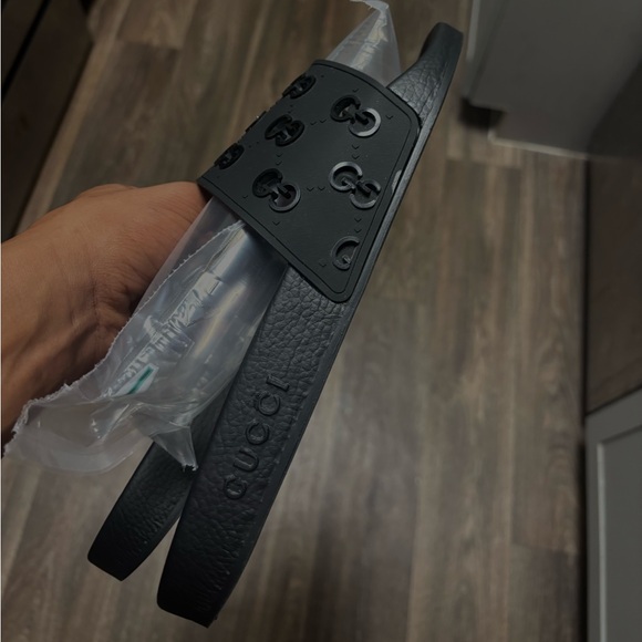 Black Gucci Slides - Picture 4 of 8
